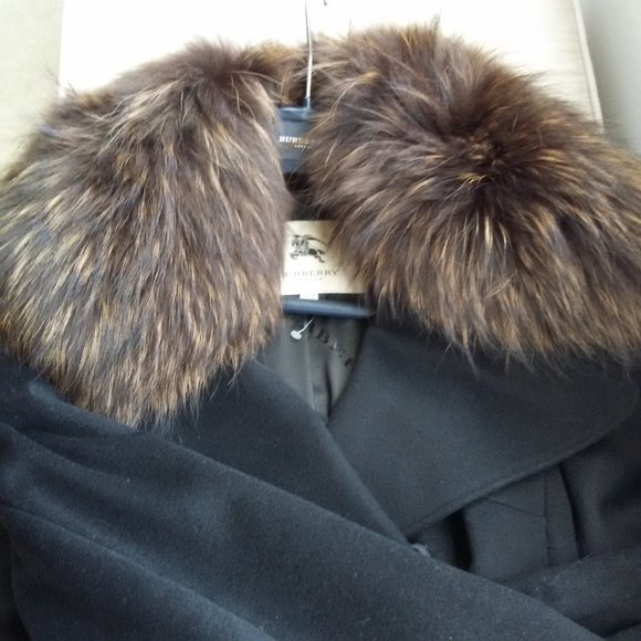 BURBERRY Coat w/ Fur Collar - Picture 6 of 8